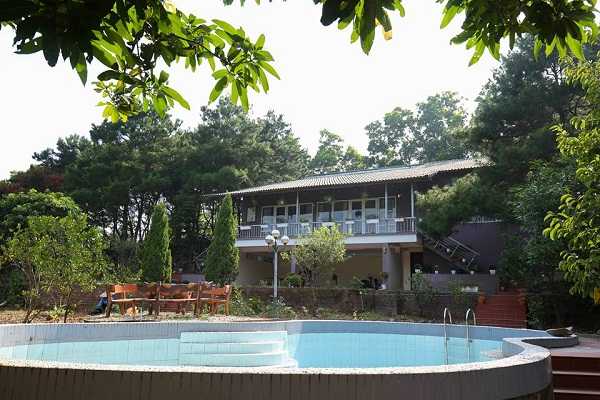 villa gần hà nội có bể bơi